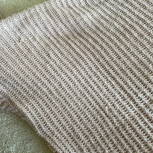 Brandy Melville summer knit sweater in rose pink - Picture 9 of 10